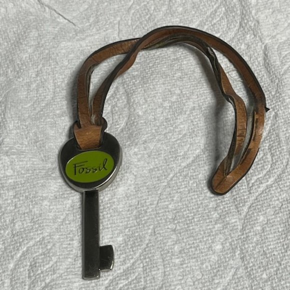 Fossil Silver Tone Green Brown Leather Strap Charm Hang Tag 9.5" Long - Picture 3 of 11